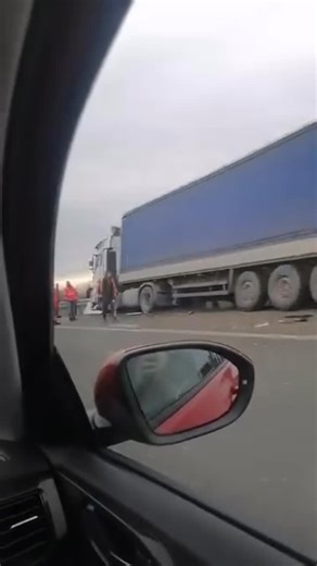 SERBIA LIVE - VESTI on Instagram: ""U blizini skretanja za Ub sudar dva slepera na auto putu." 📸@vara.gic"