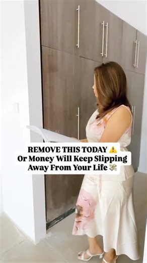 KOMEL VALLIEA | Vastu & Astro Expert (Dubai) EnRICH VASTU LLC on Instagram: "If money comes to you but never stays, grows slowly, or disappears unexpectedly, your surroundings may be silently blocking financial flow. Remove these immediately to stop money leakage: ❌ Broken or stopped watches – Symbolize stuck time and delayed finances ❌ Torn wallets or expired ATM cards – Represent disrespect to money ❌ Old bills, receipts & unused papers – Hold past financial stress ❌ Empty bottles, broken item