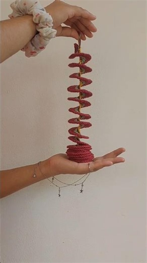 Crochet wind spinner pattern and tutorial for free #crochet #beginner #freepattern #yarnspinner #hi