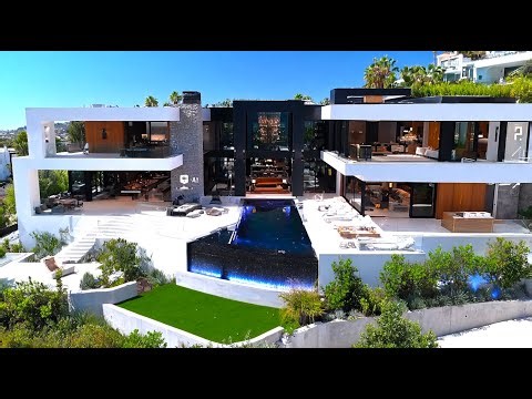 This Bel Air Mansion Takes Indoor-Outdoor Living to the Next Level