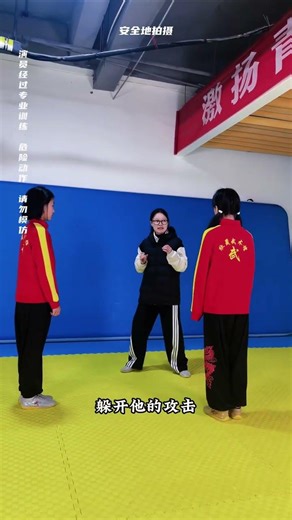 What should I do if I m strangled by someone Save and learn #Wushu Sanda#Self-defense tech