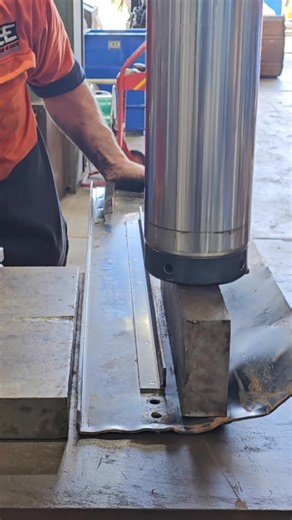 Straightening bent metal using our hydraulic press is very satisfying! #hydraulicpress #excavator #hitachi #cuttingedgeengineering #machining #gouging #welding #heavymachinery #operatorfails #machinist | Cutting Edge Engineering Australia