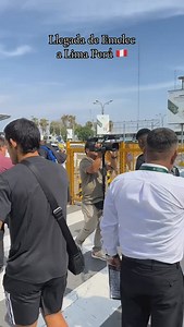 😰 TENSO MOMENTO A LA HORA DE LA LLEGADA DE #EMELEC 🔵🇪🇨 A #PERÚ 🇵🇪 Un grupo de personas encaró a Washington Corozo. Una mujer asegura haber quedado embarazada por él y alega que el futbolista NO se hizo cargo Video de MC_ARTHUR en Tik Tok 📹 | Direct Fútbol