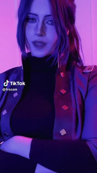 Caitlyn Cosplay Performance from Arcane