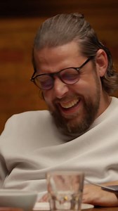 Work smarter, not harder! 😁 Zumindest, wenn man der Weiheit von Tim und Philipp glauben kann! 👀 #kitchenimpossible 🔥 "Kitchen Impossible", ab dem 27.04 um 20:15 bei Vox. 🔥 Oder jetzt schon streamen auf RTL . | Kitchen Impossible