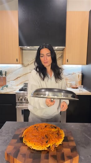 Zoya Biglary on Instagram: "try an alternative hearty holiday dish: Persian Macaroni with the perfect crispy Tahdig courtesy of @hexclad"