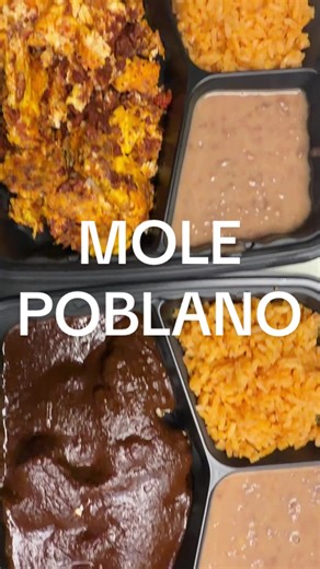 Mole poblano bien rico aqui en El Nopal en Everett, WA. Y tambien platillo de Huevo con Chorizo lleva tortillas hechas a mano. #elnopalmexicanfood #fyp #puebla #everett #mexicanfood mole poblano en everett, washington plato de huevo con chorizo con tortillas hechas a mano