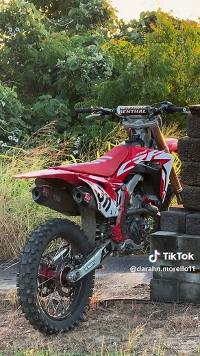 CRF250R Motorcycle Features and Performance Review