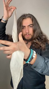 4.2M views · 5.1K reactions | Omg! Impossible magic trick!#reels #reelsinstagram #reel #viral #tutorials #tutorial | Domenico Di Carlo Mago Domin | Facebook