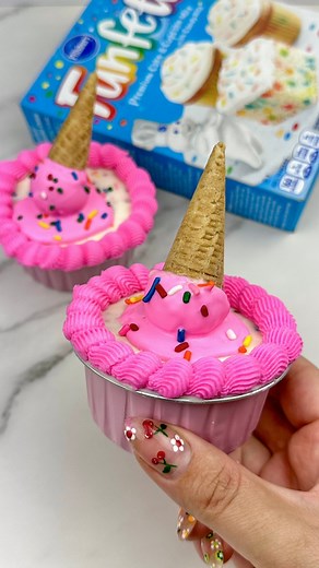 1.7M views · 8.7K reactions | Summer cupcakes. Love these melted ice cream cupcakes from last year. Can you tell my buttercream was a little bit frozen still when I piped it 來 #cupcakes #summer #icecream #summerbaking #baking #cupcakedecorating #cakedecorating #icecreamparty #summerparty #cupcakedecorating #lindt #funfetticake | beautyanddasweetz | Facebook