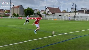 Super match amical entre partenaires du @fcrouen1899 ce matin. 🔴⚪️