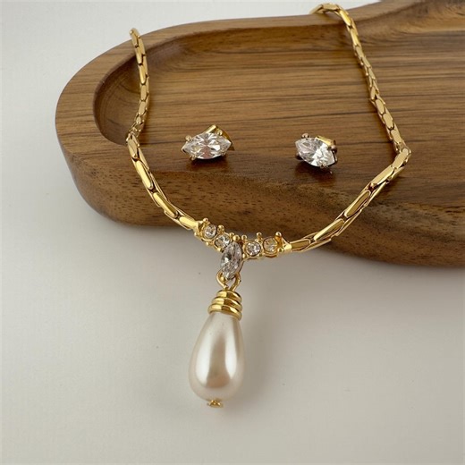 Vintage Avon Pearl Pendant Necklace Set Gold Tone Rhinestone Drop Necklace and Stud Earrings - Etsy