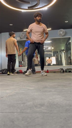 Leg day stretching #stretching #gyminstructor #motivation