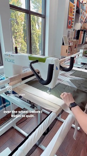 Quick tip for straight lines and grids on your @Handi Quilter Moxie 🙌🏽 Video by HollyAnne Knight #quiltingtiktok #longarmquilting | Rebecca Pierce
