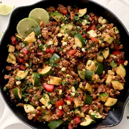 YUM! Skillet Turkey with Corn, Black Beans and Tomatoes all made in one pot! Let me know if you want more skillet recipes like this! PRINT RECIPE https://www.skinnytaste.com/ground-turkey-skillet-with-zucchini-corn-black-beans-and-tomato/ | Skinnytaste