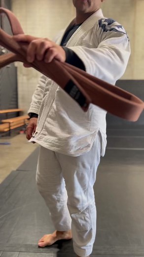 Mastering the Art of Tying Your Jiu Jitsu Belt