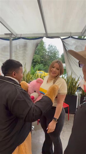 La Madrina que Transformó a Jackson barreto fans El Patrón de las Flores le Lleva un Detallito Especial @destacar el patrón recorriendo carreteras 🛣️ | Manolo Patron Flores