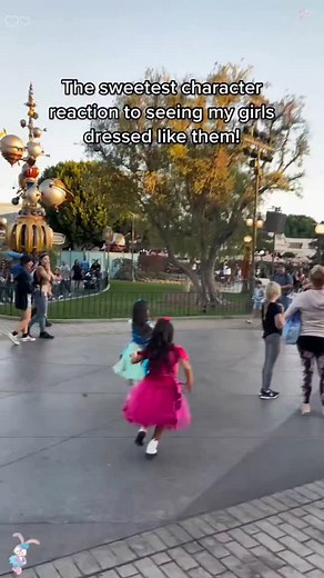 1.7K views · 3K reactions | Kids happily meet their favourite Disney characters such a beautiful moment #baby #babylove #kids #toddler #disney #disneyland #disneyword #disneycharacter #cute #adorable #love #wholesome #fyp #usa #foryoü #hugs | Bryan entertainment tv | Facebook
