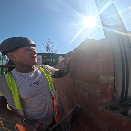 How to Use the line correctly in bricklaying #bricklaying #brickwork #bricklayer | Charlie Collison