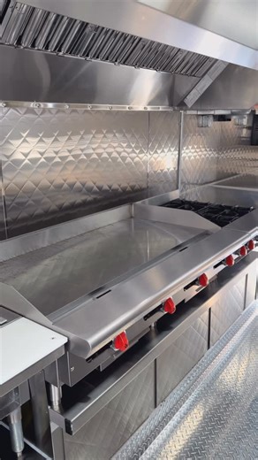 Quality Food Trailers on Instagram: "This isn’t just a trailer, it’s a rolling taco powerhouse. 🌮🔥 We just delivered a fully custom 24-foot mobile kitchen to Tacos El Giro in Pasco, Washington, built from the ground up for speed, volume, and nonstop service. Every inch of this blue beast was engineered for real-world hustle, not showroom looks. Inside, it’s all business: • 48” commercial griddle for high-output cooking • 4-open burner range for versatility • 3-well steam table to keep service