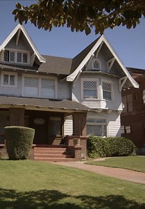 My Haunted House S02:E18 - Sympathy and the Engagement