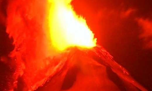 Chile's Villarrica volcano erupts, prompting thousands to flee – video