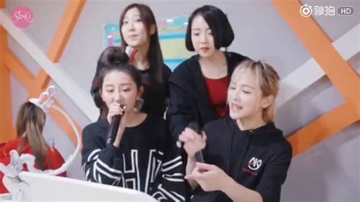 【SING女团】SING练习时，许诗茵粤语教学上线，蒋申「trouble is a friend」正经不过三秒，赖美云「逆战」低沉大叔音、卖萌萝莉音切换无压力