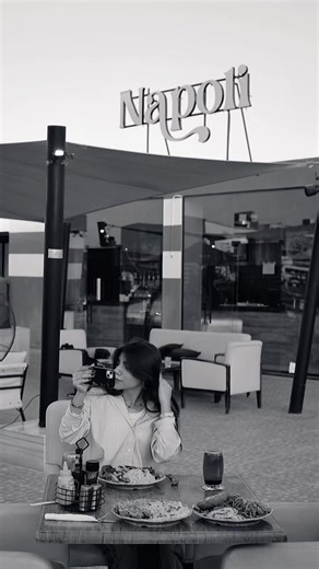 نابولي يعني قعدة حلوه واكله احلي 🥰 قولولنا هتأخد معاك مين وانت رايح نابولي 🏃🏻👇🏻 | Napoli restaurant