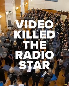 Video Killed The Radio Star - Featuring Geoffrey Downes on Keyboard - Live in Session with Rock Choir Abergavenny! 🎉⭐ Rock Choir Leader Suzie Anderson's, end of term sing song social last week had a special guest appearance by Geoffrey Downes from the band "The Buggles". Here they are performing "Video Killed The Radio Star". 🎥☠️📻⭐ Suzie said "Geoff was a real gentleman, the Rockies welcomed him in and we sang Video Killed The Radio Star through twice with him. It was super fun and his visit 