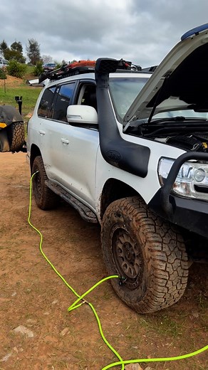 Pumping up bigger tyres can be a pain! This takes under 5 mins, around 45 seconds to wind hoses back in. All backed by LIFETIME yes LIFETIME warranty on hoses and compressors! Completely programable, the first to bring this technology to the 4x4 market! We are team @morrflate | Essential 4x4