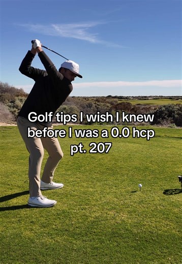 Once your shoulder hits your chin in your backswing start transferring the weight to your front side. This helps you sync your timing more consistently 🤝 #golftips #golfswingtips #golftiktok #golfswing #golfing @PAYNTR Golf