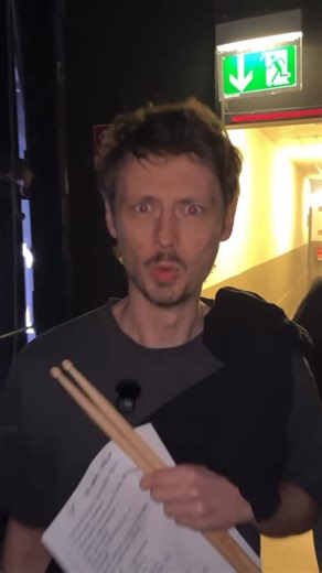 REVOLVERHELD on Instagram: "Wie man einen Drummer anlockt"