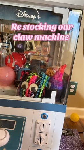 38K views · 1.1K reactions | Re stock my claw machine with me!!!! #clawmachine #rubberducky | Holly Auna | Facebook