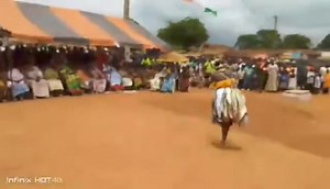 Notre sœur Akua Christelle depuis Transua. Le message de sa chanson Bron dit '' cher kpakpato occupe toi des affaires de ta famille ou de ta maison ''. | BRON magazine