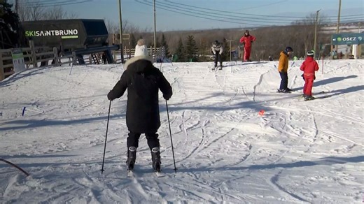 Ski program makes hitting the slopes more affordable for newcomers in Quebec