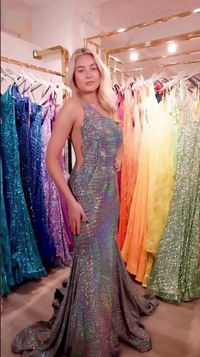 💚💚💚💚The sparkle coming off of #JOVANI style #60336 literally take our breath away 🤩🤩🤩 #prom