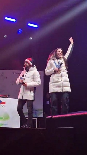 Maděrová je po triumfu na ZOH zpět v Česku | iSport TV