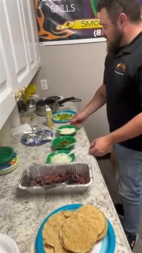 Lunch today was Skirt Steak Tacos on the 4-250 using the Sear Station! These were so simple and came out with the perfect sear with the sear station! Check out our website through the end of the month, both of these amazing products are marked down through Halloween!! | Smoke Daddy Inc.