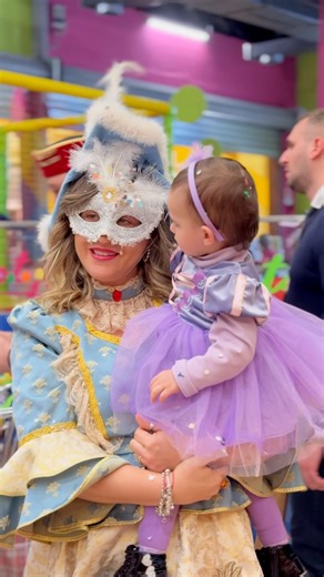 🎪✨ Il Carnevale Circus in pochi secondi… ma con emozioni che restano! ✨🎭 Colori, spettacoli, risate e tanta voglia di stare insieme: il Centro I Portali si è trasformato in un vero mondo incantato dove ogni momento è diventato un ricordo speciale. 🤹‍♂️🎈 Due giornate di pura energia, famiglie sorridenti e magia vissuta fino all’ultimo applauso. 👏🎉 📽️ Rivivi con noi i momenti più belli di questo Carnevale… e continua a seguirci, perché lo spettacolo non finisce mai! ✨ #CarnevaleCircus #Cent