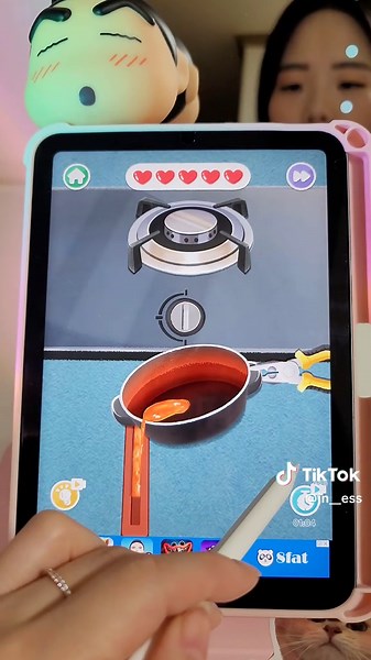 Queen♡ (@queen_33___) - HandmadeStory: A Cozy Puzzle Game for iPad