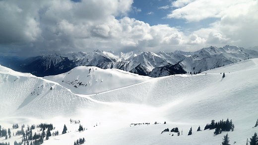 Back in April, the FREESKIER crew made our way up to the Great White North to explore five of the most iconic ski areas along The Powder Highway. In the fourth of five episodes, take a ride along as we join Tom Wallisch, Rob Heule and The Blondes, an all-girls ski crew out of British Columbia, for a day of shredding at Kicking Horse Mountain Resort. SEE MORE: https://frsk.me/ThePowderHighwayProject #ExploreBC #FREESKIER #ThisIsSkiing #Skiing | FREESKIER Magazine
