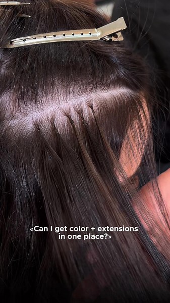 A client came to us from another city — without a consultation, straight into the chair 🤍 After an unsuccessful color service, she had a very dark top section, warm ginger ends, and uneven color through the length. The task was not easy: to even out the shade, preserve the hair quality, and carefully work with the existing extensions. We did a color correction, chose a soft cool tone, and created a much more harmonious result. After the color service, she decided to add more fullness around the