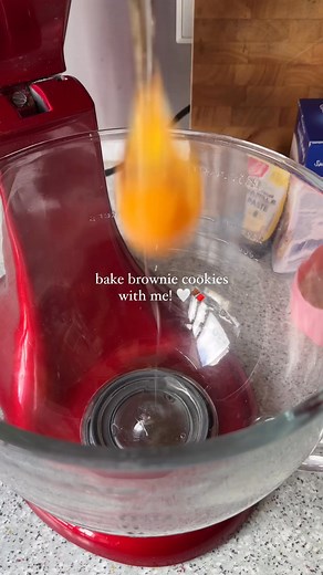 bake brownie cookies with me 🥰🧁💝 #fblifestyle #baking | Chloe Ashley