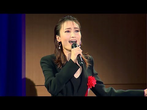 望海風斗、「I Miss The Mountains」を生披露 「ネクスト・トゥ・ノーマル」劇中歌、「第30回 読売演劇大賞」で優秀女優賞(贈賞式 第30回読売演劇大賞／望海風斗）