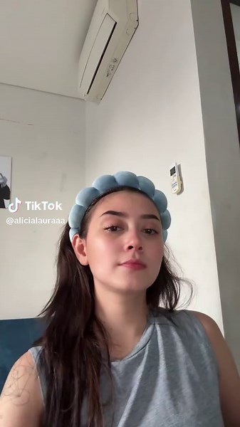 Engaging Roblox Gameplay with Alicia