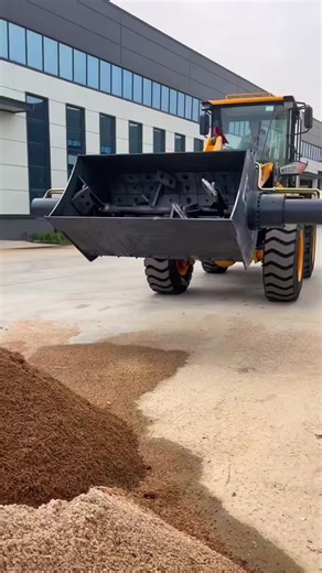 #装载机安装叶片式拌料斗 #铲车改装搅拌斗