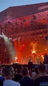 Así iniciaba Lori Meyers 🎤 su concierto en la playa de Riazor. El grupo granadino es uno de los más esperados en este Festival Noroeste Estrella Galicia de A Coruña | Quincemil
