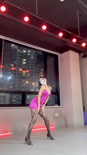 Bisu Kim | 나난난나난난나나~💗 #waacking #choreography | Instagram