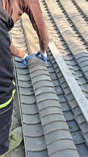 Seamless Layering of Ceramic Roof Tiles for a Weatherproof Ridge Finish