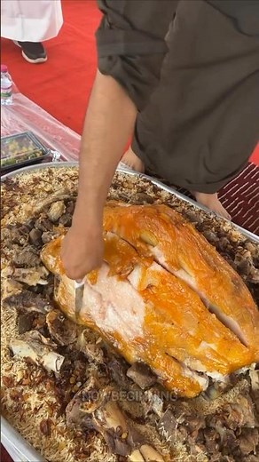 Why do the Sheikhs of Dubai all times eat camel meat#shortvideo #shortvideo #ytshorts